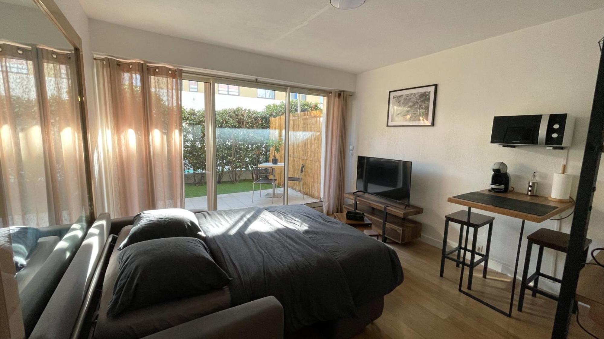 Proche Avec Jardinet Et Parking - Casa Garcia Villeneuve-Loubet