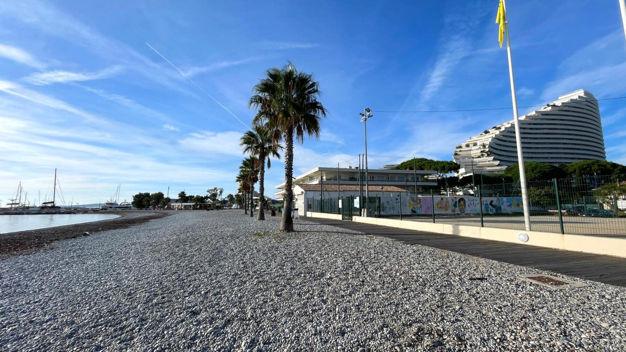 Proche Avec Jardinet Et Parking - Casa Garcia